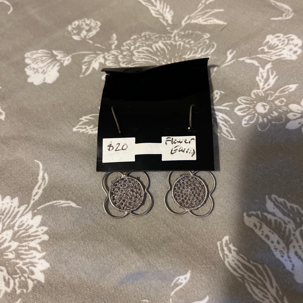 Cute Sterling Silver Flower New Unique Dangling Earring.